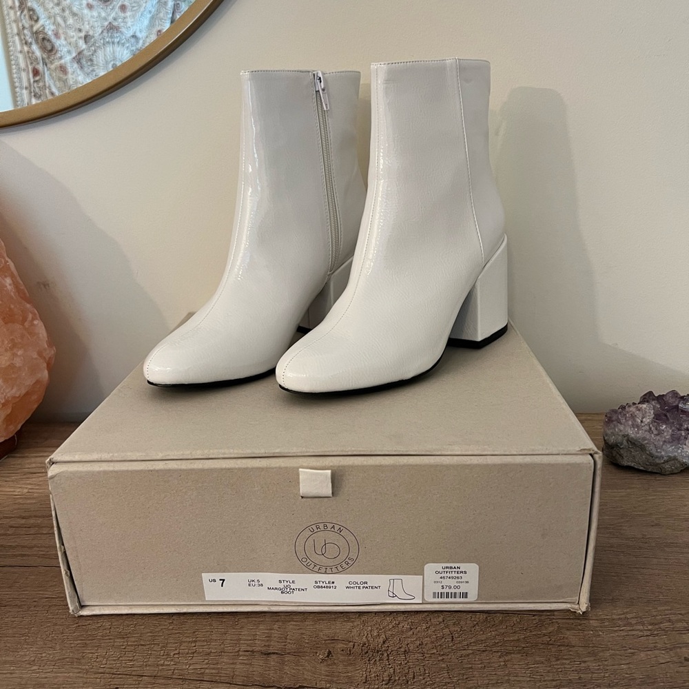 Urban Outfitters Alger’s State White Malory Booties | Gogo Boots